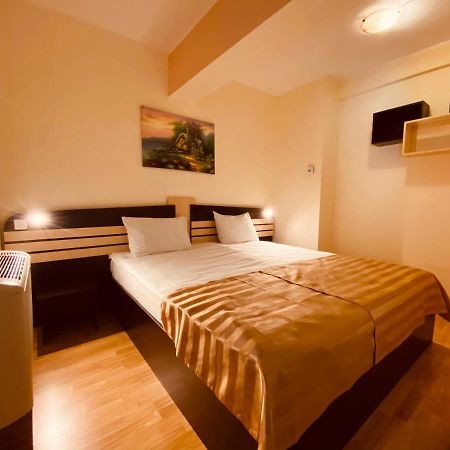 Hotel Zimbru Iasi Esterno foto