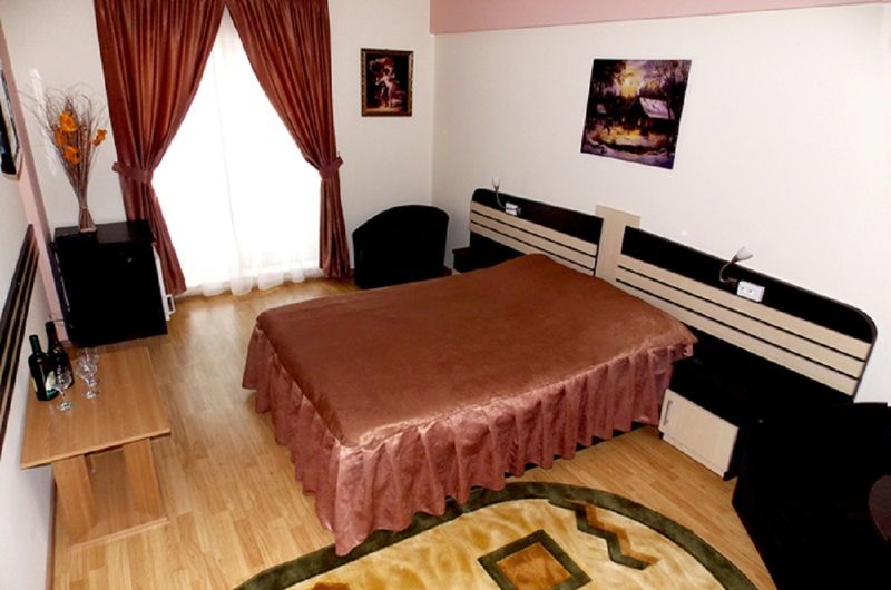 Hotel Zimbru Iasi Esterno foto
