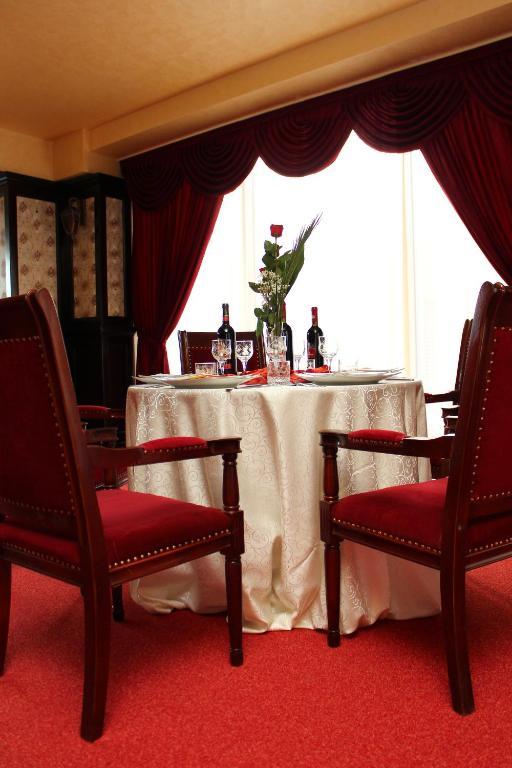 Hotel Zimbru Iasi Esterno foto