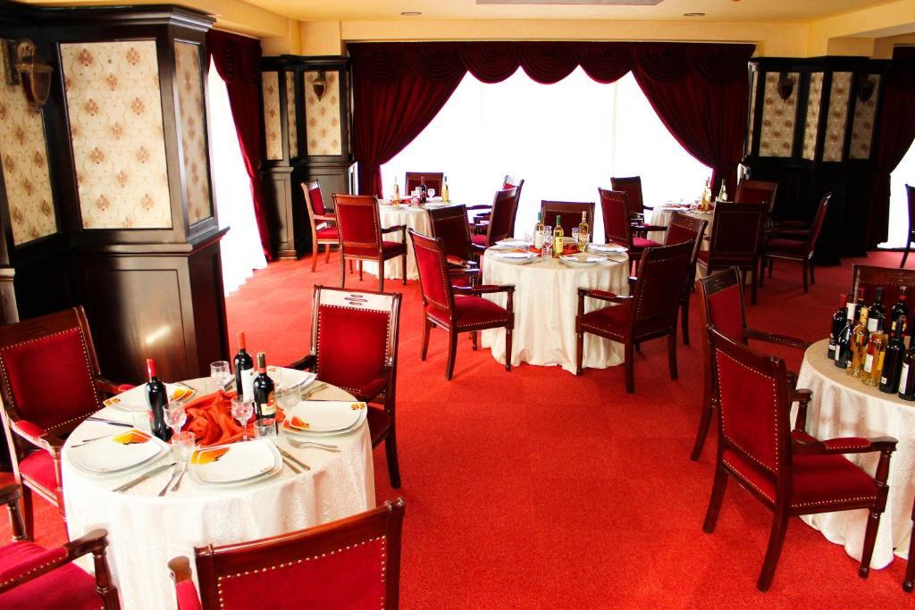 Hotel Zimbru Iasi Esterno foto