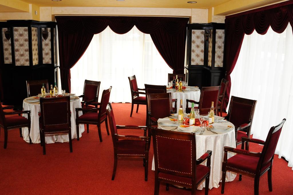 Hotel Zimbru Iasi Esterno foto