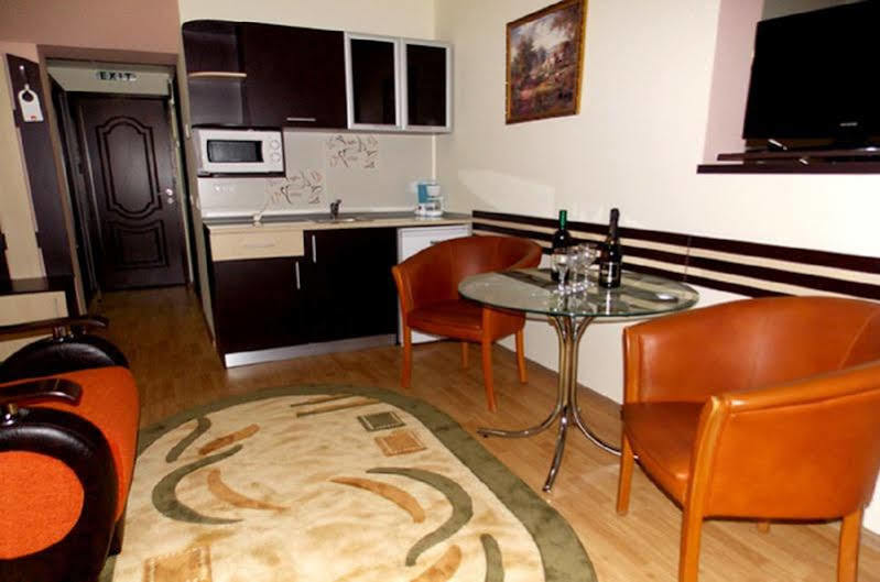 Hotel Zimbru Iasi Esterno foto