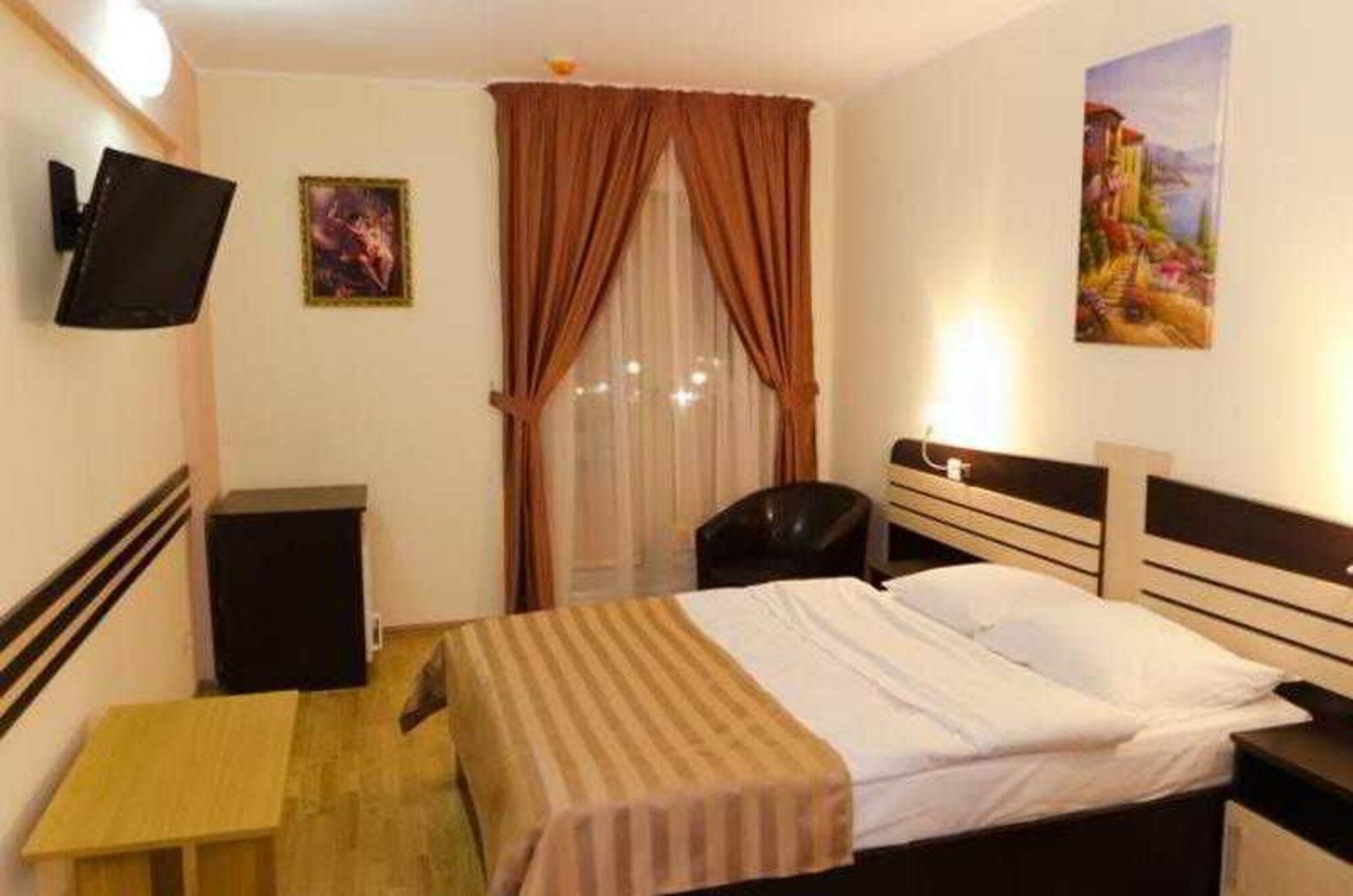 Hotel Zimbru Iasi Esterno foto